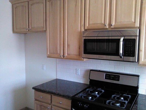 4th image of 1066 Masselin Ave