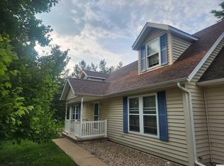 560 Sandridge Dr, Mendon, IL 62351