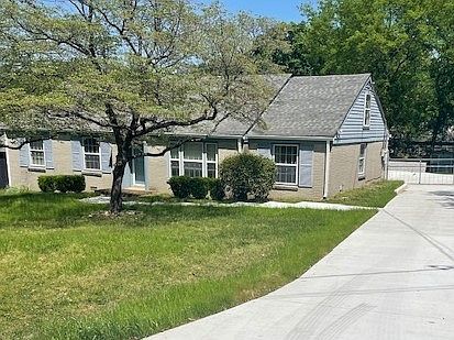 2nd image of 2302 Deerwood Dr