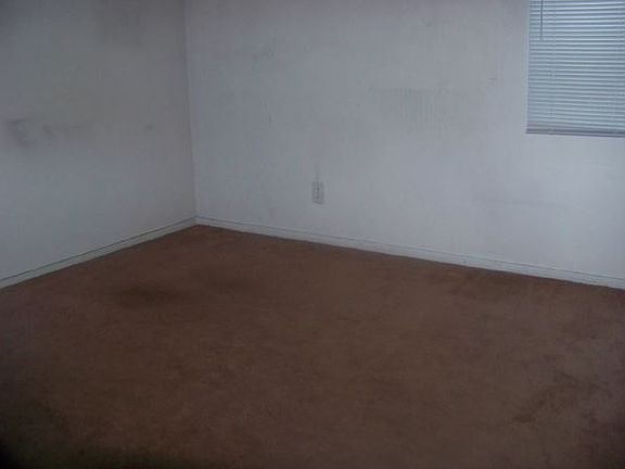 5th image of 933 W 25th St