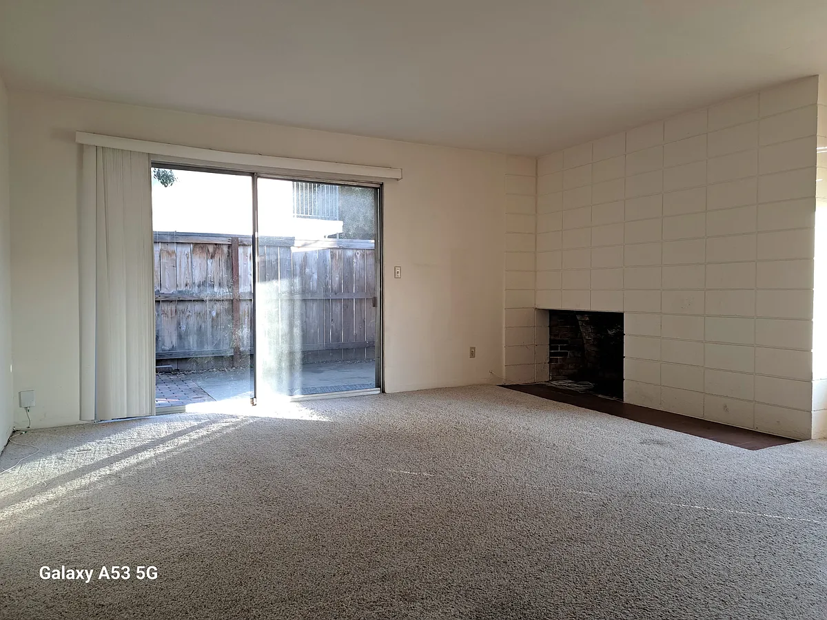 Living room with Fireplace - 801 9th St