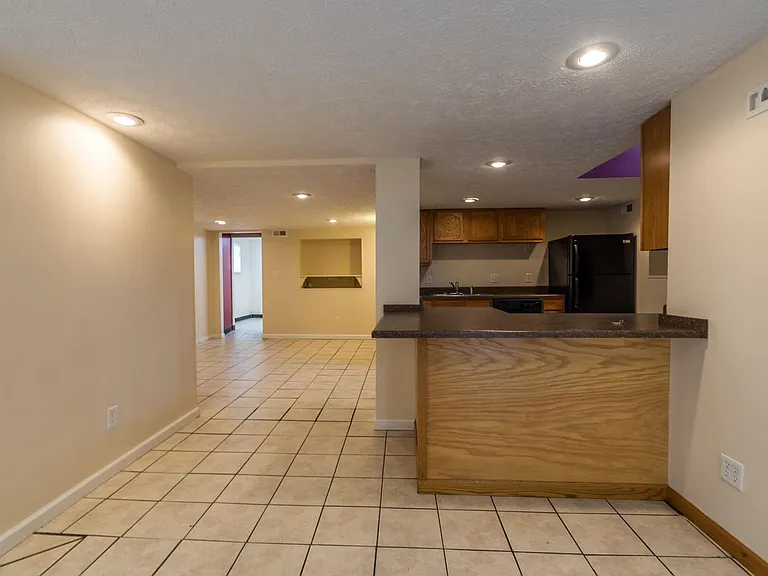 1218 N College — Photo 7