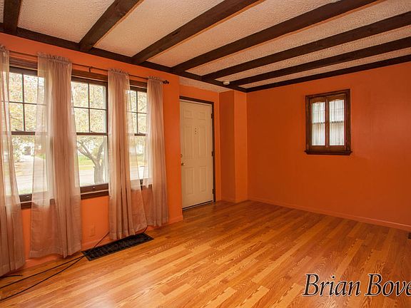 5th image of 120 Montrose St NE