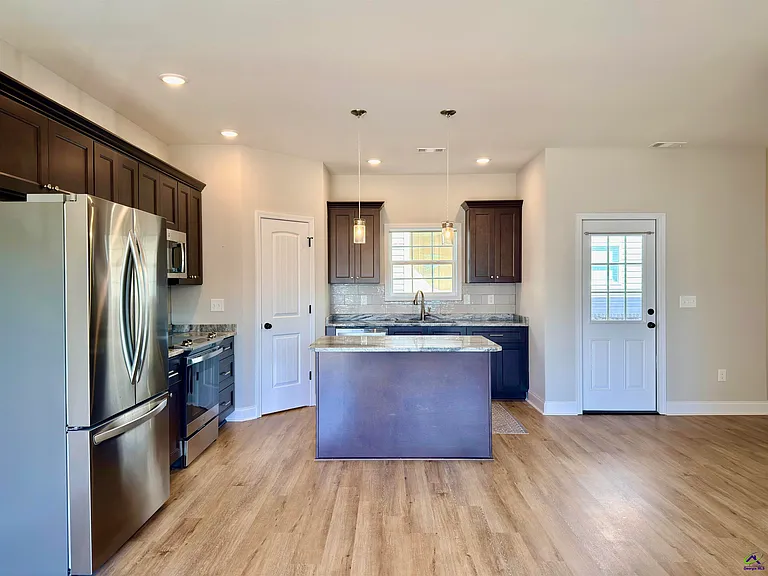 212 Beau Claire Cir — Photo 10