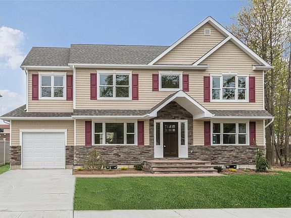 2nd image of 710 Merrick Ave