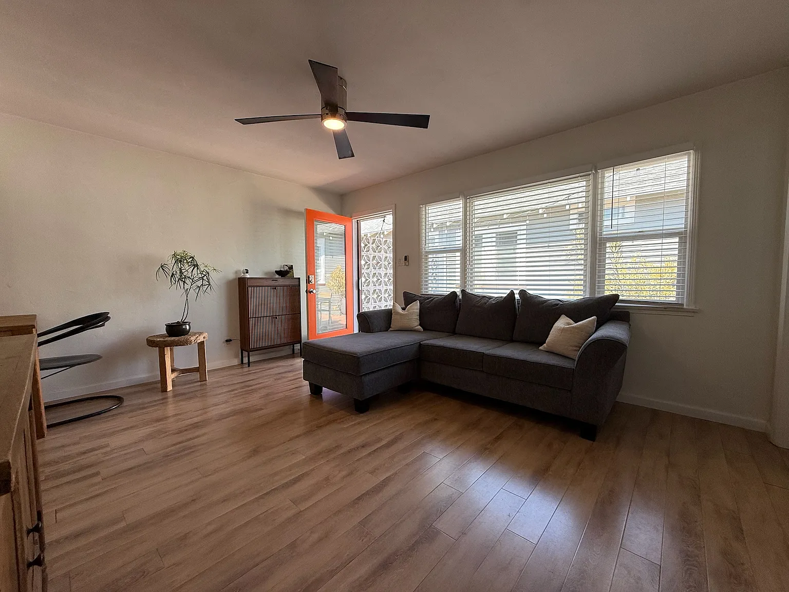 2 bed, 750 sqft, $3,400 — Photo 4