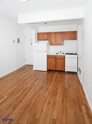 Rented by LC Lemle Real Estate Group | media 2