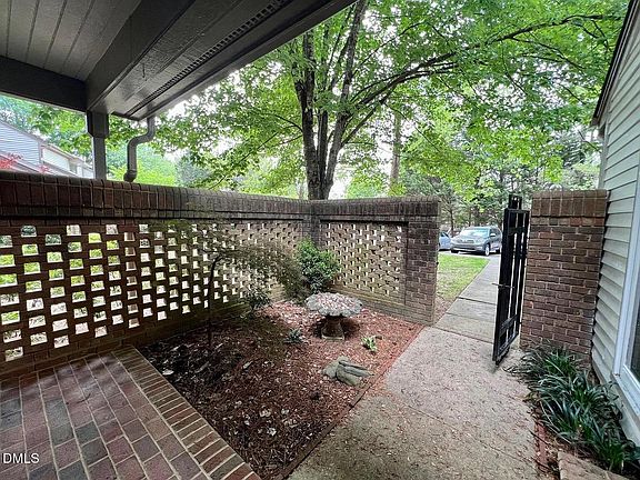 3rd image of 23 Bloomsbury Ct
