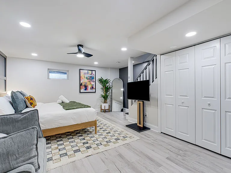 3107 Montrose Ave — Photo 15