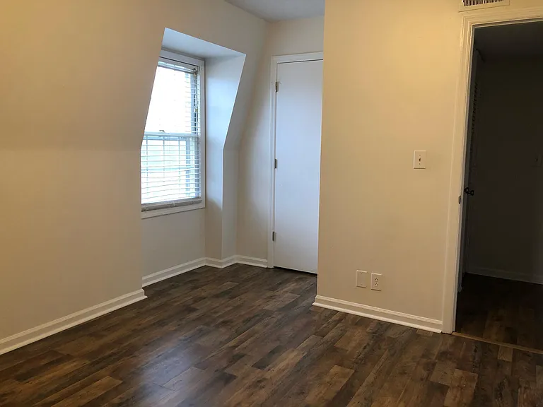 904 Plaza Dr #11 — Photo 32