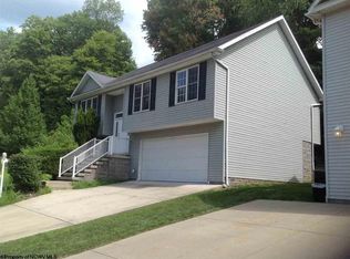 2046 Pinecrest Dr, Morgantown, WV 26505