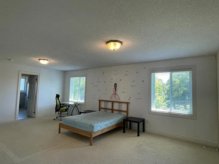 7 Amherst Dr — Photo 5