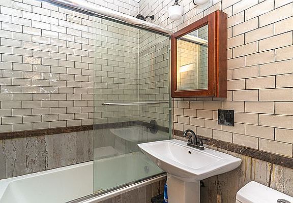 5th image of 71 Irving Ave #5P