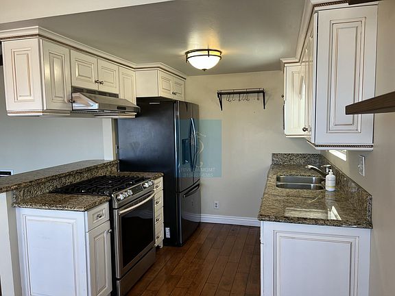4th image of 1075 Monterey Blvd #1075