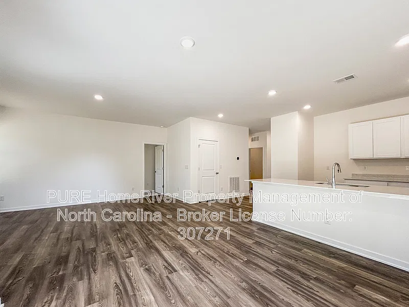 4 bed, 2.0 bath, 1684 sqft, $1,830 — Photo 3