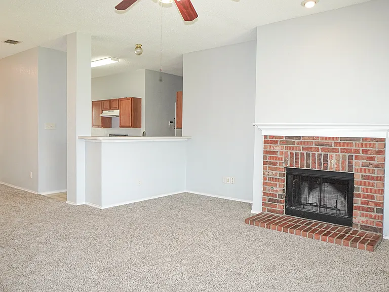 106 Starlight Dr — Photo 7