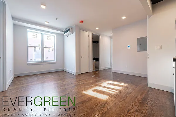 Rented by Evergreen Apartments BK | media 8