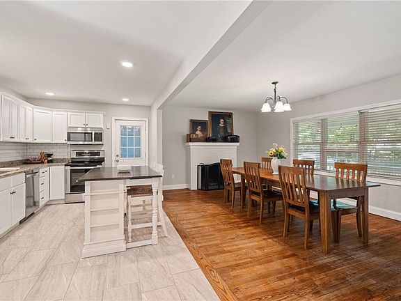 2nd image of 380 Woodward Ave
