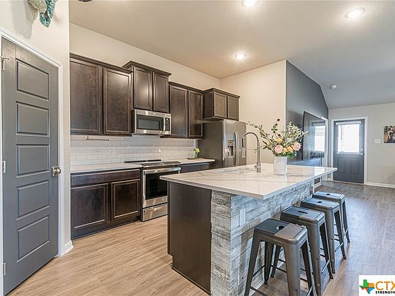 3rd image of 520 Cypress Arbor