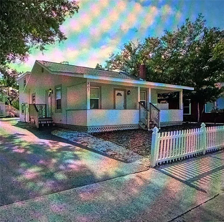 2 bed, 1.0 bath, 998 sqft, $1,600 — Photo 1