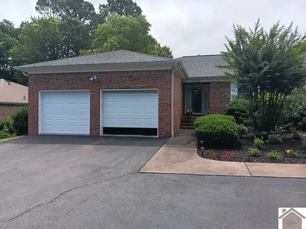 1102 Robinwood Dr, Paducah, KY 42001