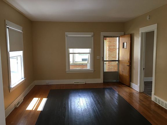 3rd image of 1016 Fremont Ave NW #1