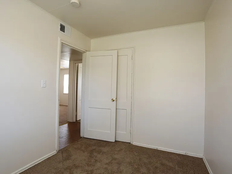 2301 Waverly Dr — Photo 40