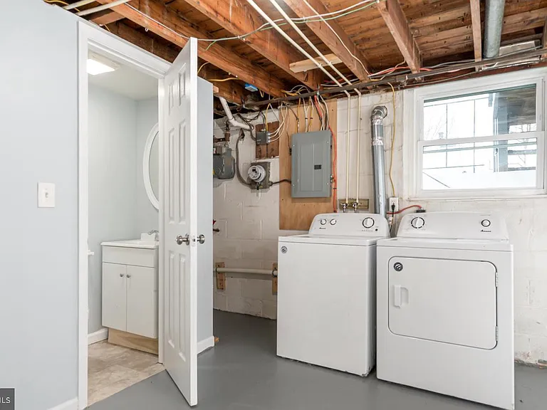 2020 Dineen Dr — Photo 24