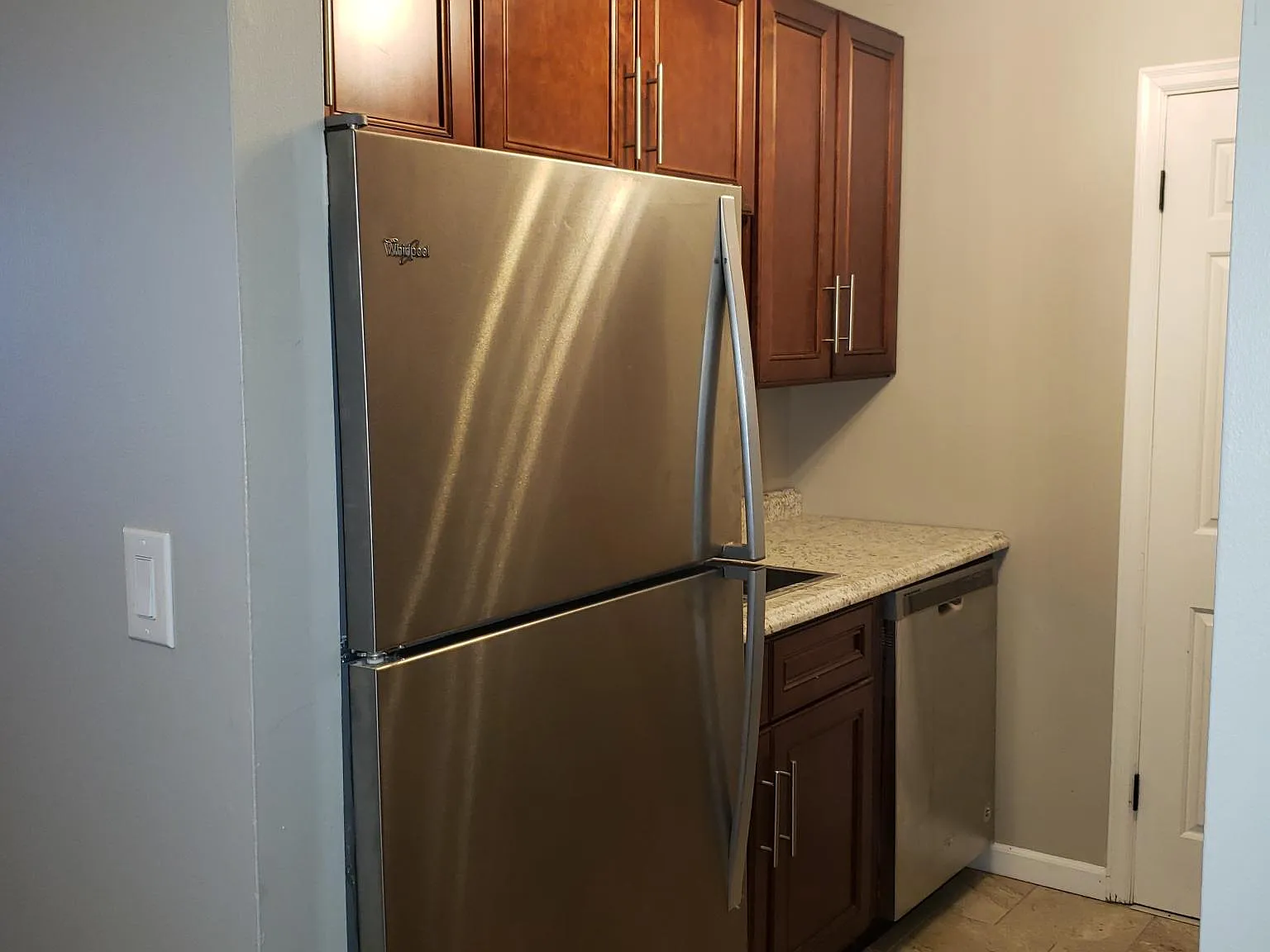 1 bed, 850 sqft, $1,175 — Photo 4