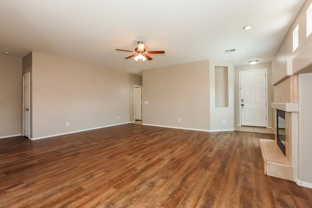 3 bed, 2.0 bath, 1631 sqft, $2,080 — Photo 4