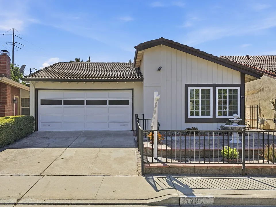 1735 Chesterton Cir