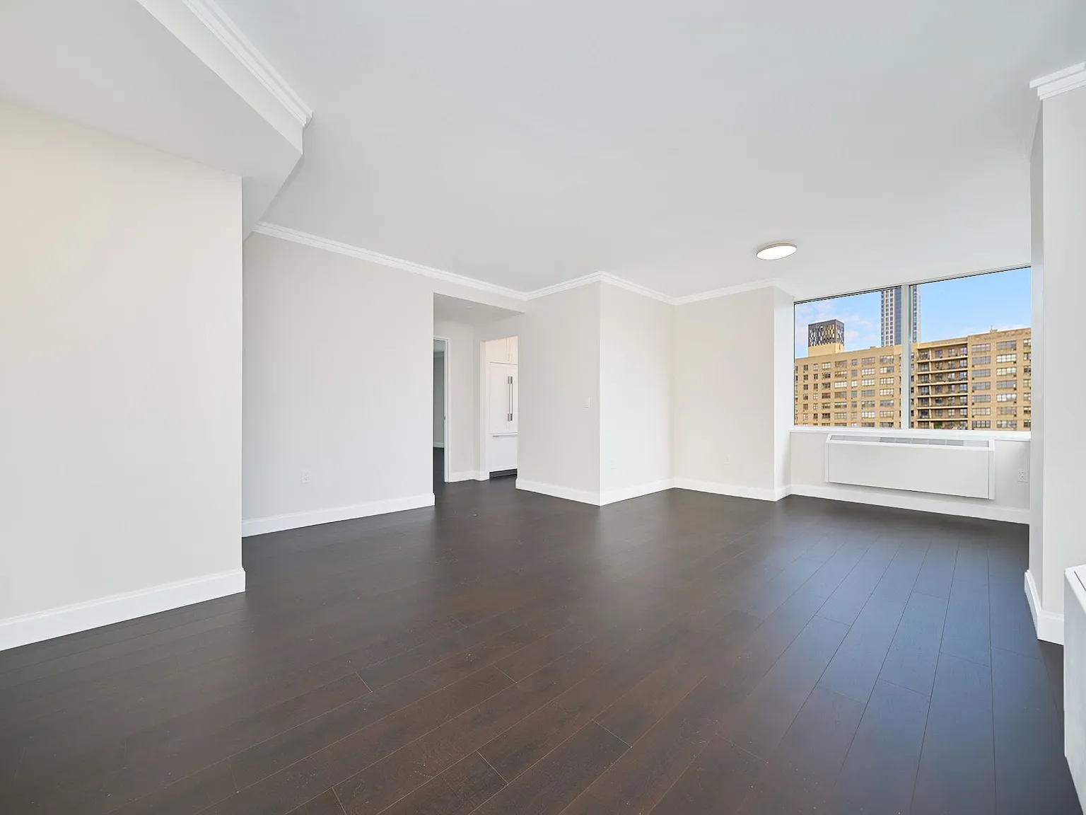 160 Riverside Boulevard — Photo 4