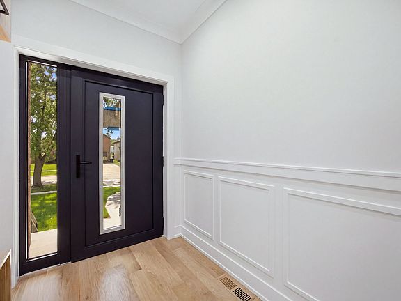 3rd image of 1738 Farwell Ave