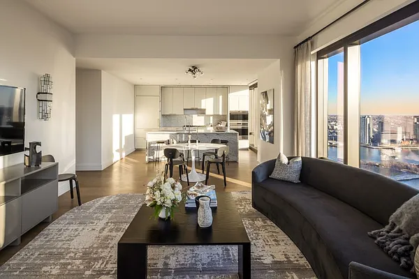 Sold by Corcoran | media 24