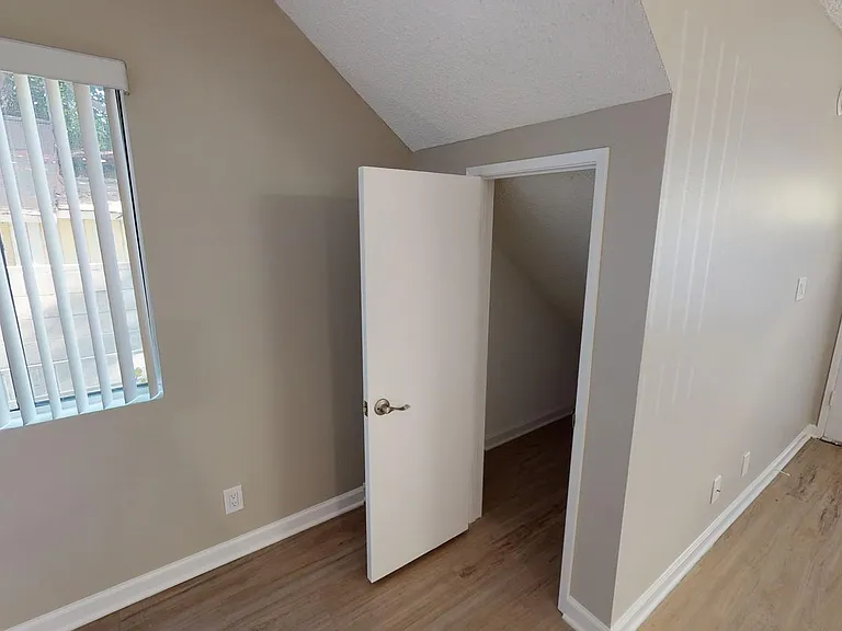 Mentone Apartments — Photo 31