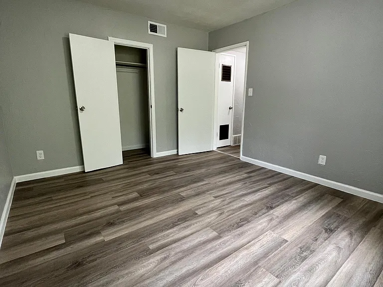 5100 Lee Rd #13 — Photo 12