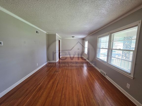 3rd image of 298 Jeanne Dr