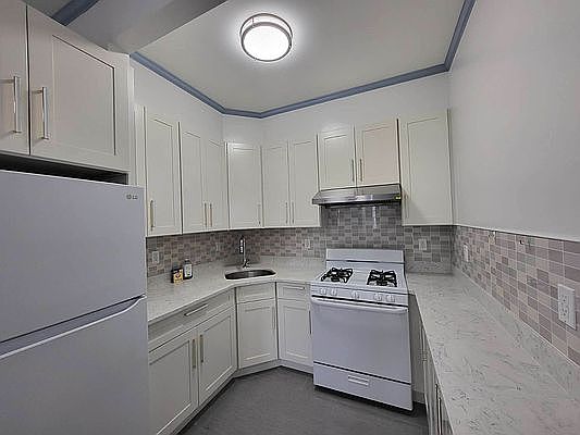 1st image of 2072 E 18th St #2