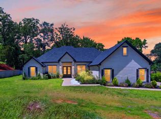15883 Crazy Horse Dr, Lindale, TX 75771