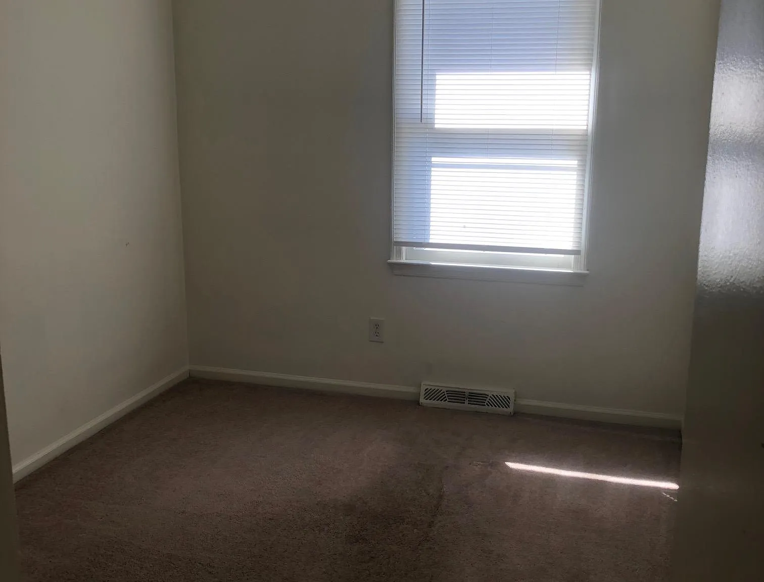 3 bed, 1.5 bath, 1152 sqft, $1,000 — Photo 4