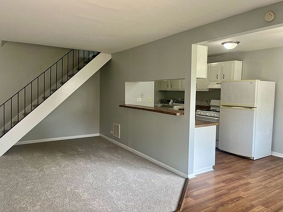 2nd image of 1286 Prairie Ave Unit C