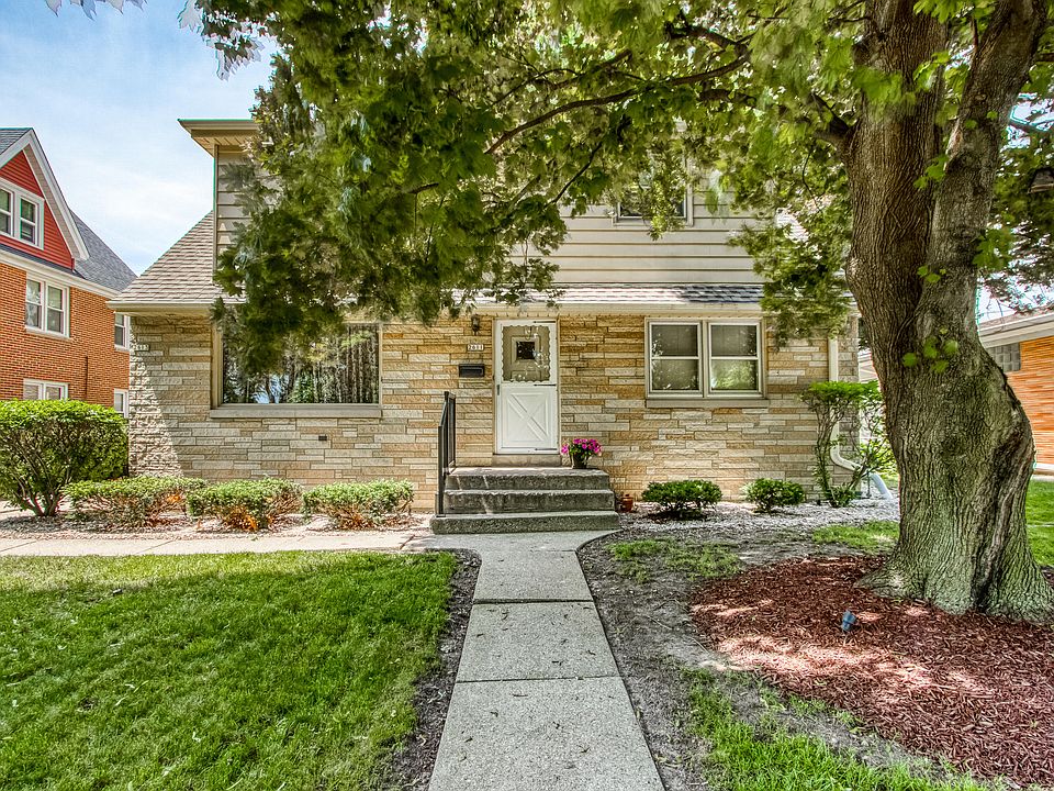 1st image of 2611 S 82nd St #2613