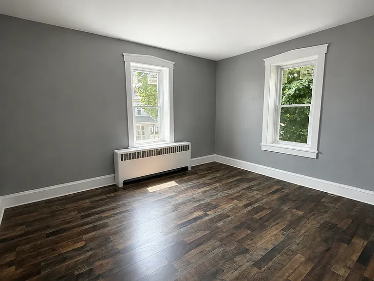 439 W High St — Photo 8