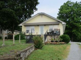 307 N Gaskill St, Huntsville, AR 72740