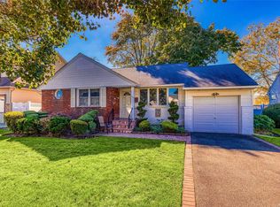 48 Lincoln Rd W, Plainview, NY 11803