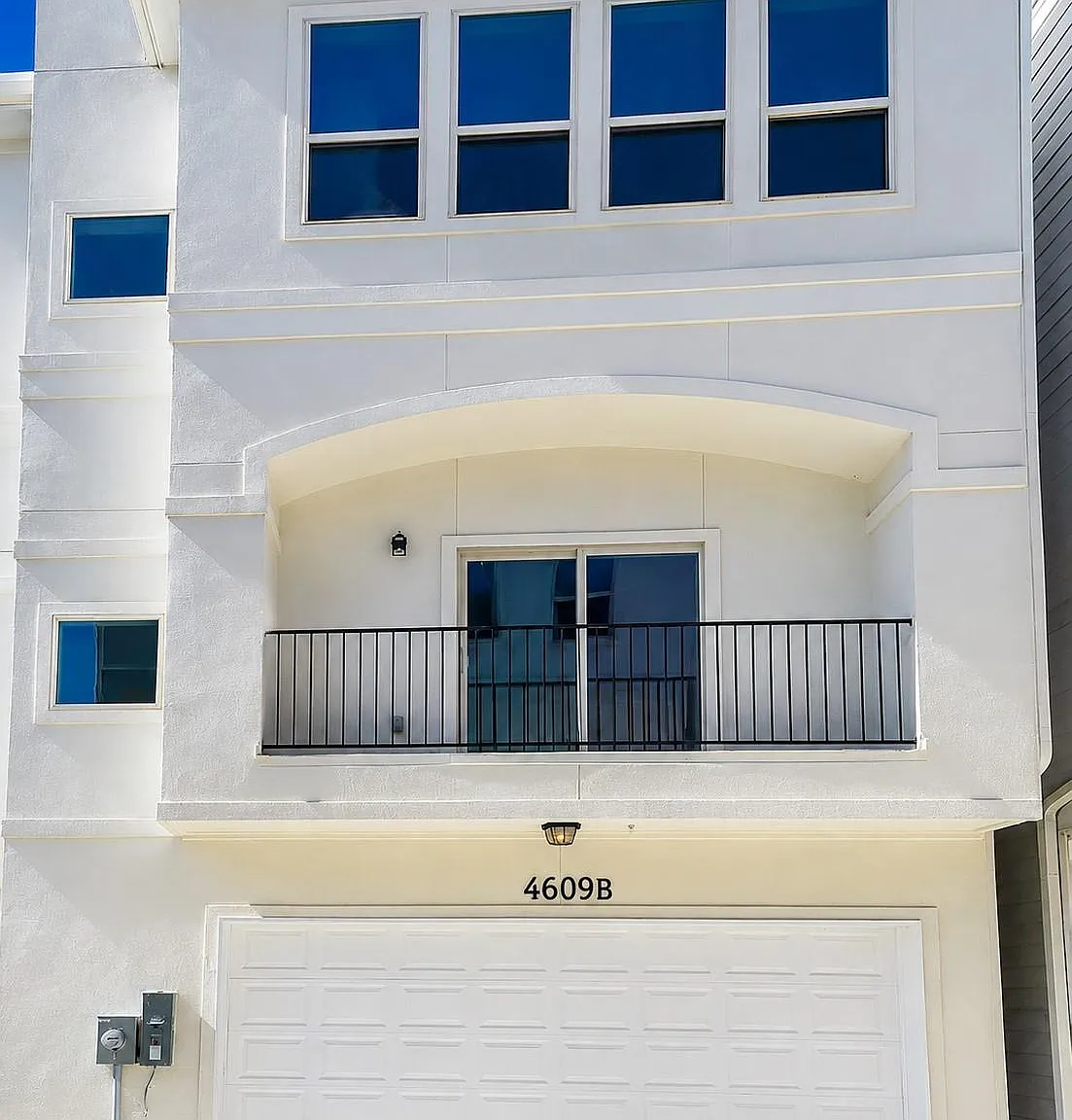 3 bed, 3.5 bath, 2358 sqft, $3,575 — Photo 2