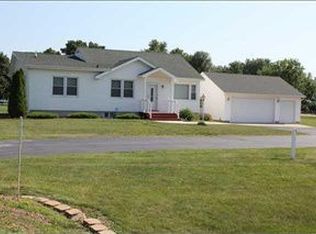 5953 W Mount Vernon Rd, Cedar Falls, IA 50613