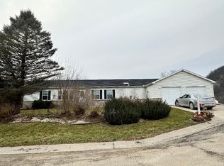 185 Hickory Ln, Lansing, IA 52151