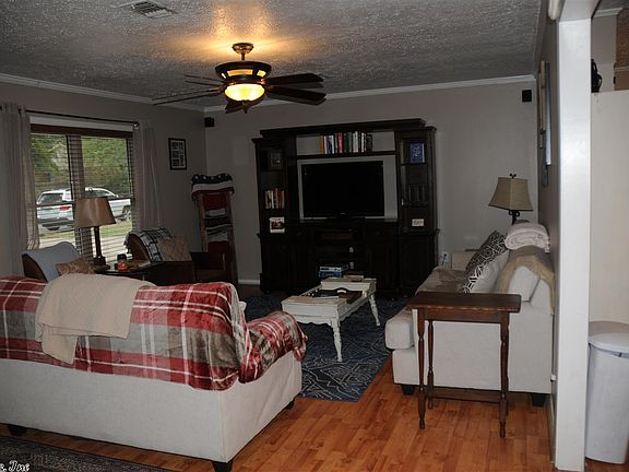 3rd image of 18 Whippoorwill Dr