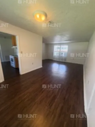 3 bed, 1.5 bath, 1276 sqft, $1,550 — Photo 3